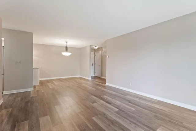 $189,900 | 35 Nathan Lane North, Unit 210, Plymouth, MN 55441