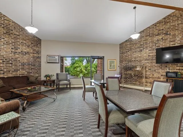 $189,900 | 35 Nathan Lane North, Unit 210, Plymouth, MN 55441