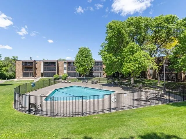 $189,900 | 35 Nathan Lane North, Unit 210, Plymouth, MN 55441