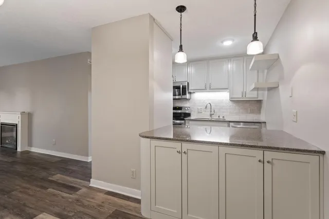 $189,900 | 35 Nathan Lane North, Unit 210, Plymouth, MN 55441