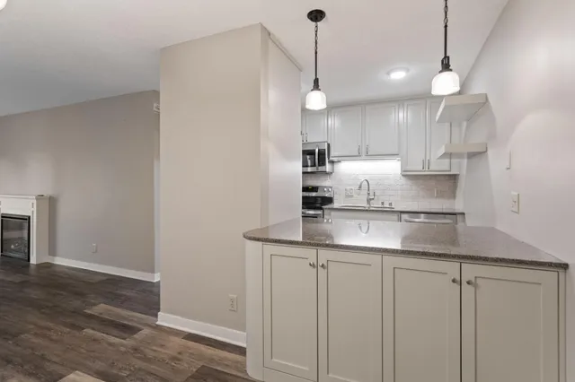 $189,900 | 35 Nathan Lane North, Unit 210, Plymouth, MN 55441