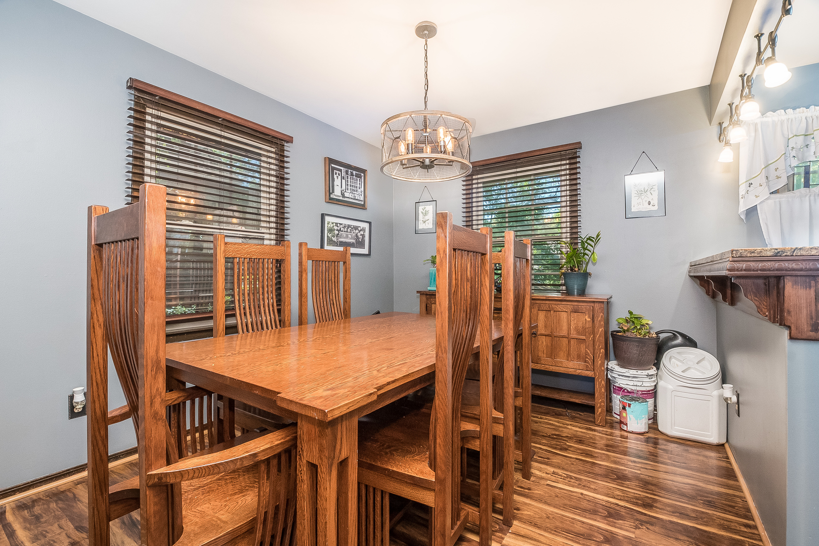 23 Fernwood Road Montgomery, IL 60538 - Photo 4 of 17 a view of a livingroom with furniture window and wooden floor