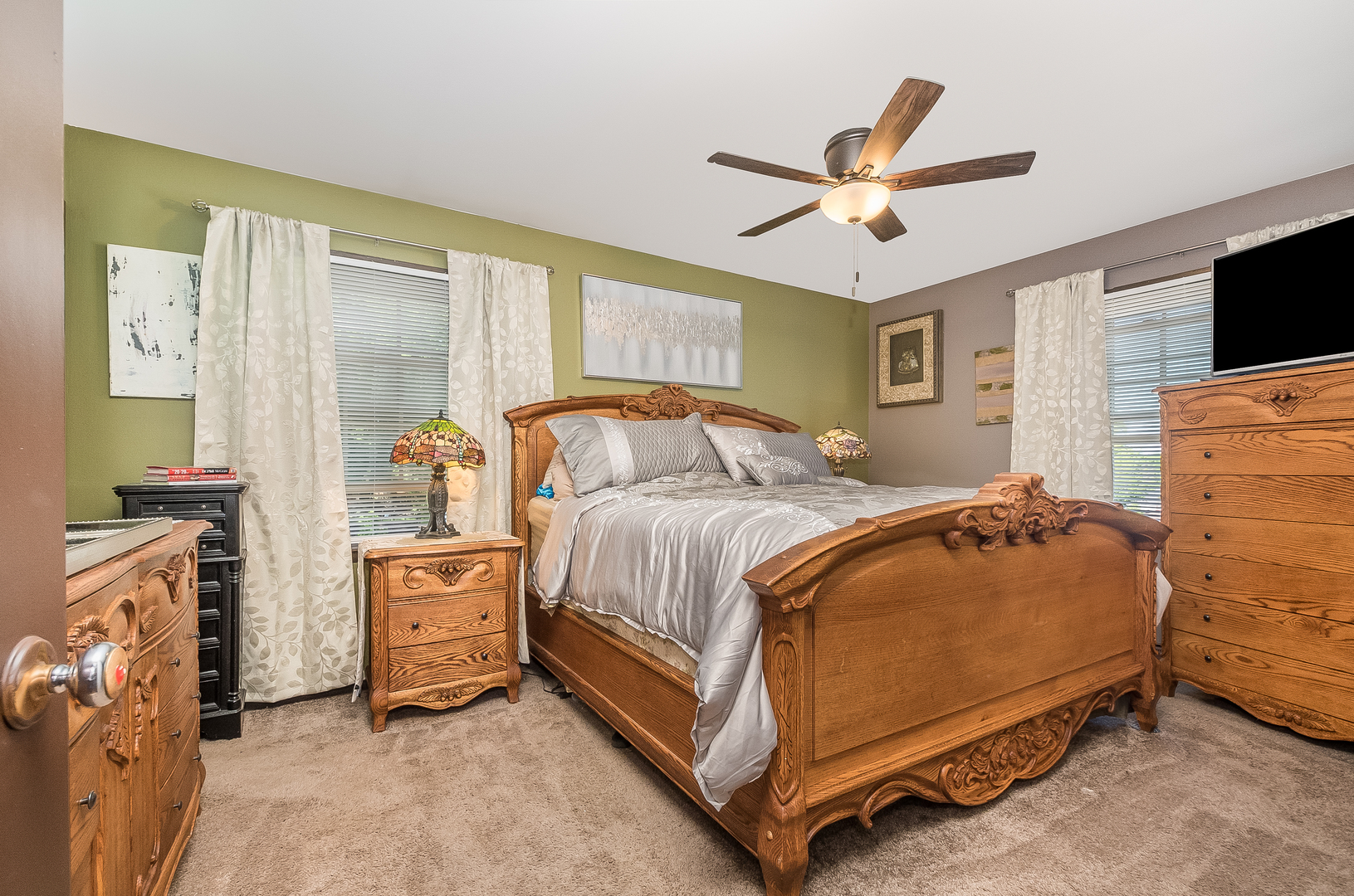 23 Fernwood Road Montgomery, IL 60538 - Photo 7 of 17 a bedroom with a bed and a flat tv screen