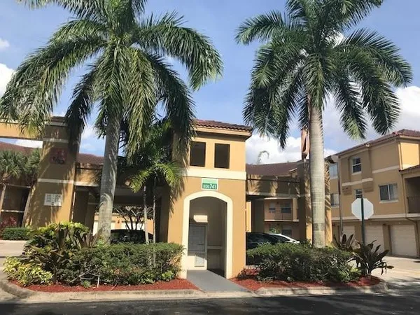 $2,500 | 741 North Pine Island Road, Unit 303, Plantation, FL 33324