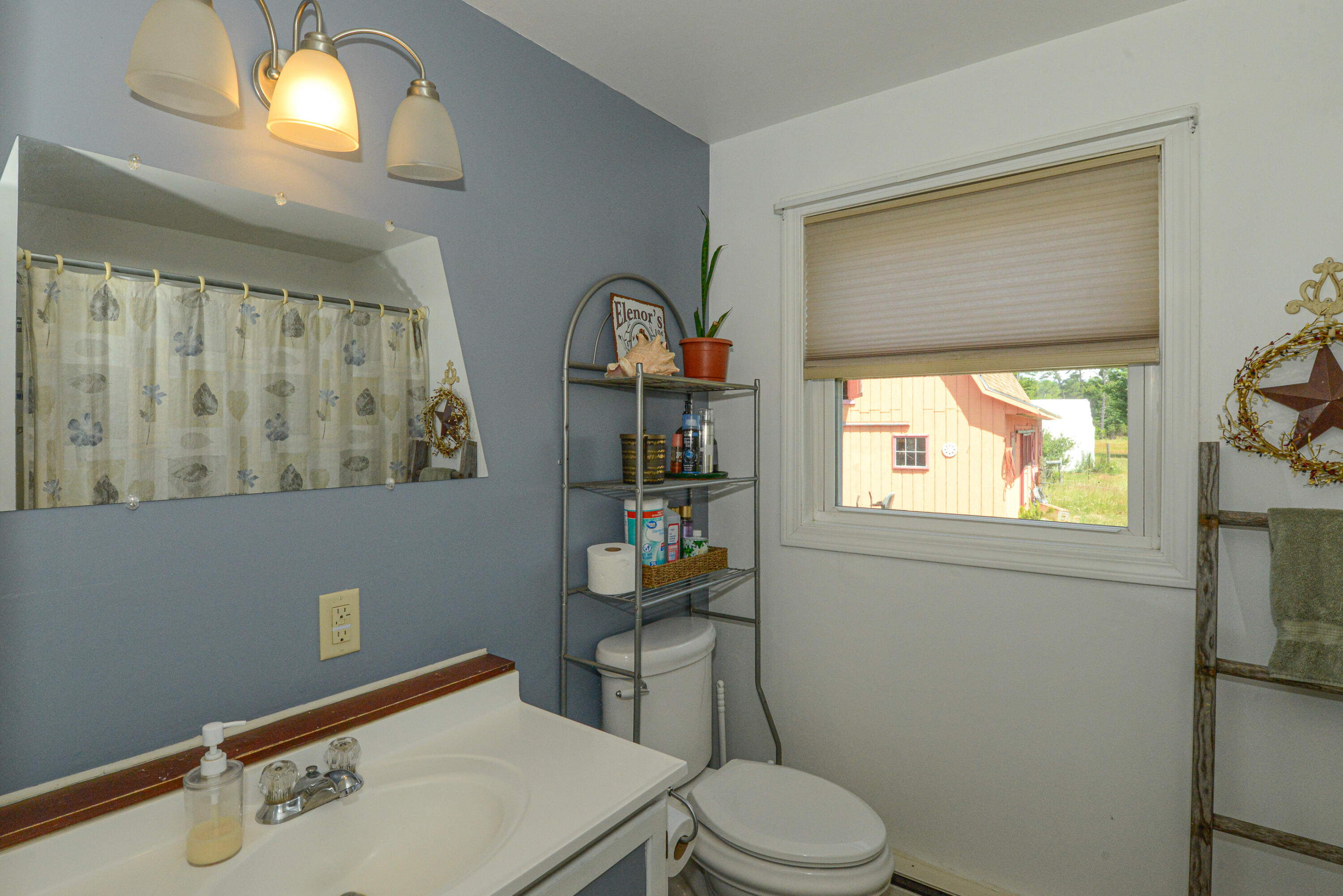69 Skeetfield Road Oxford, ME 04270 - Photo 26 of 61 First Floor Bath