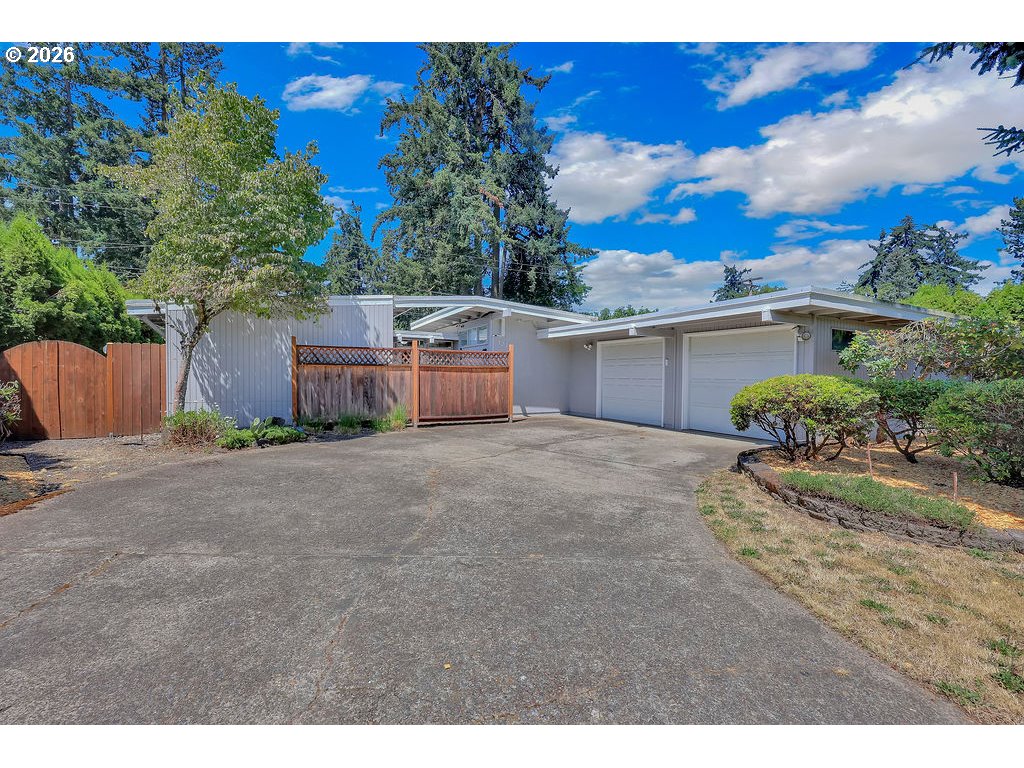 3270 Game Farm Road Springfield, OR 97477 - Photo 1 of 42