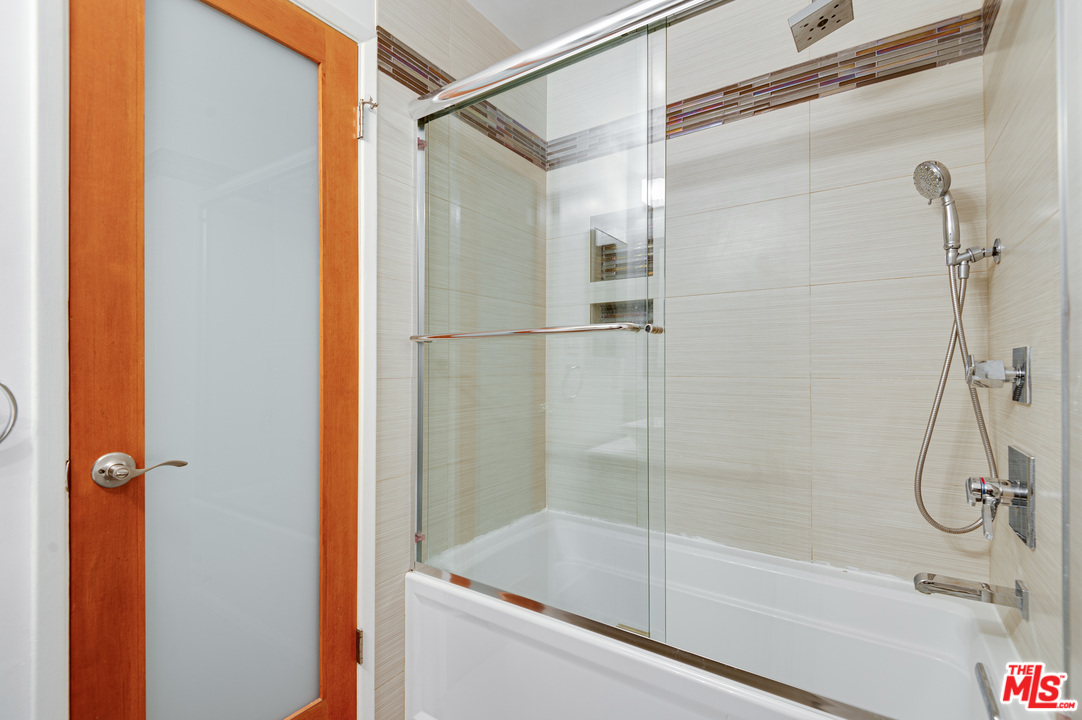 11750 Sunset Boulevard, Unit 123 Los Angeles, CA 90049 - Photo 16 of 31 a bathroom with a bath tub