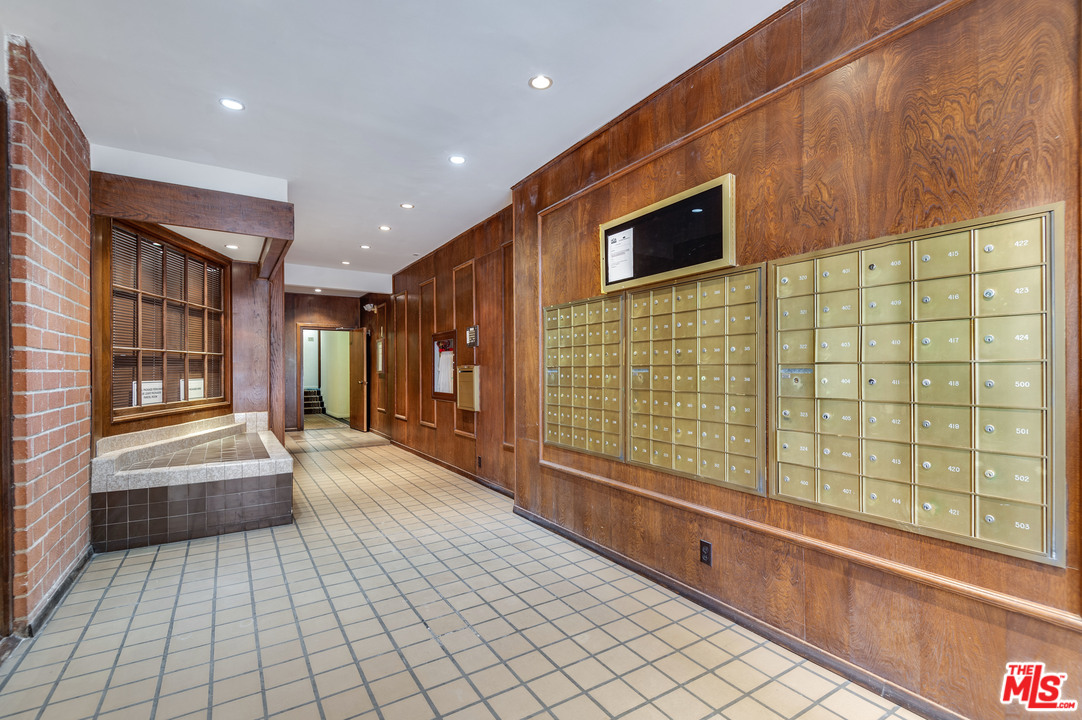 11750 Sunset Boulevard, Unit 123 Los Angeles, CA 90049 - Photo 29 of 31 a bathroom with a shower