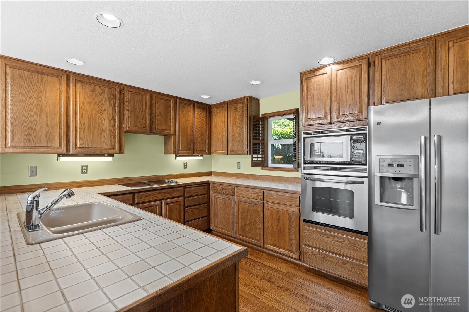 809 Spruce Place Edmonds, WA 98020 - Photo 9 of 40