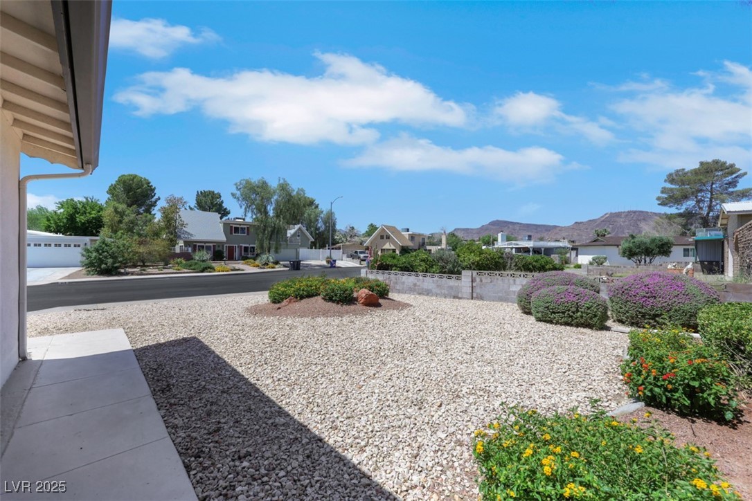 415 Emerald Circle Henderson, NV 89002 - Photo 7 of 65