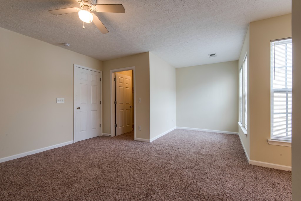 7831 Heaton Way Nashville, TN 37211 - Photo 17 of 35 an empty room with chandelier fan