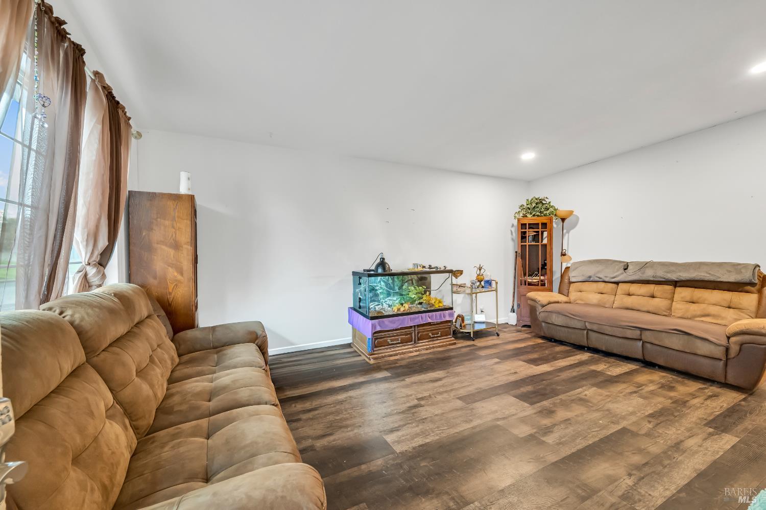 445 Springvalley Drive Vacaville, CA 95687 - Photo 2 of 7