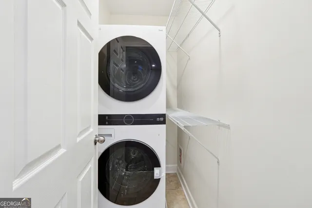 a close up view of washer and dryer