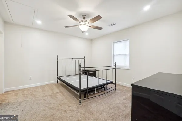 a view of livingroom with furniture