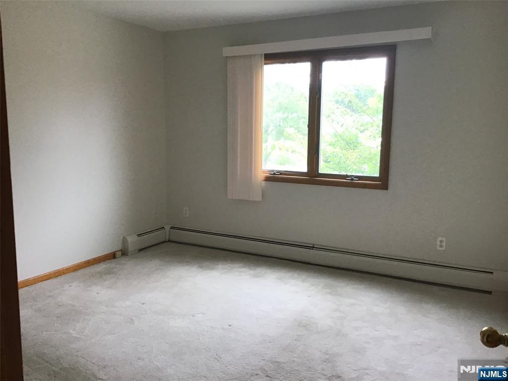 411 Chestnut Street, Unit 2 Ridgefield, NJ 07657 - Photo 5 of 10