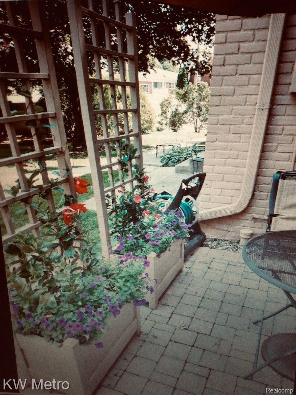 1960 Graefield Road Birmingham, MI 48009 - Photo 12 of 23 Planters with Trellises Can Enhance Privacy