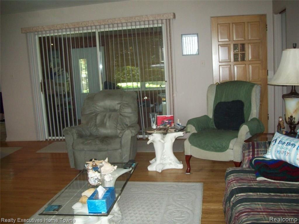 5256 Lakeshore Road Fort Gratiot, MI 48059 - Photo 11 of 12 100_0636.JPG