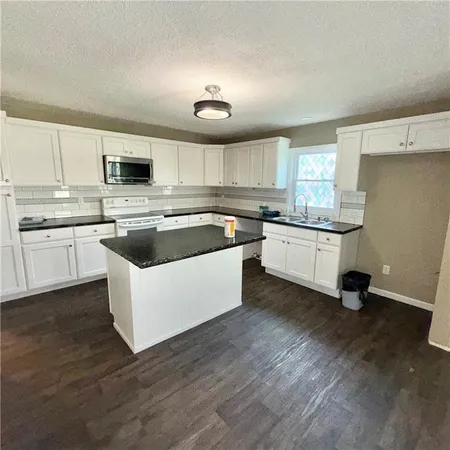 $268,000 | 401 West Chestnut Street, Archie, MO 64725