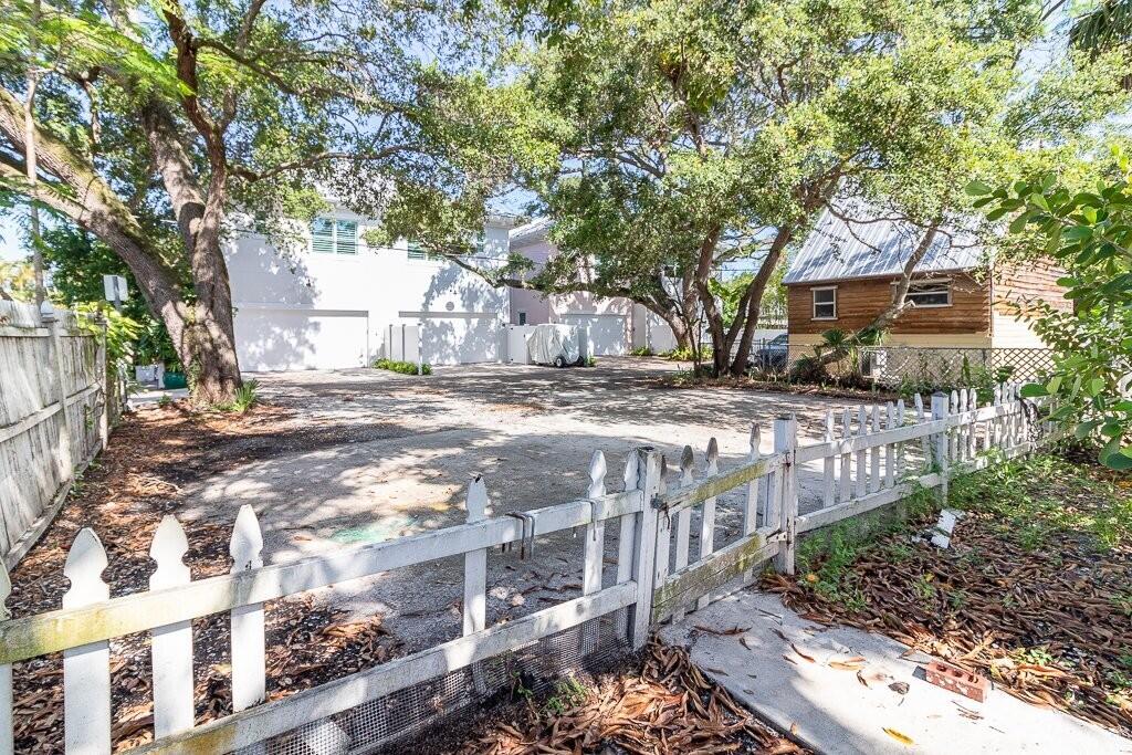 420 Southwest California Avenue Stuart, FL 34994 - Photo 5 of 20 420 SW California Avenue-6