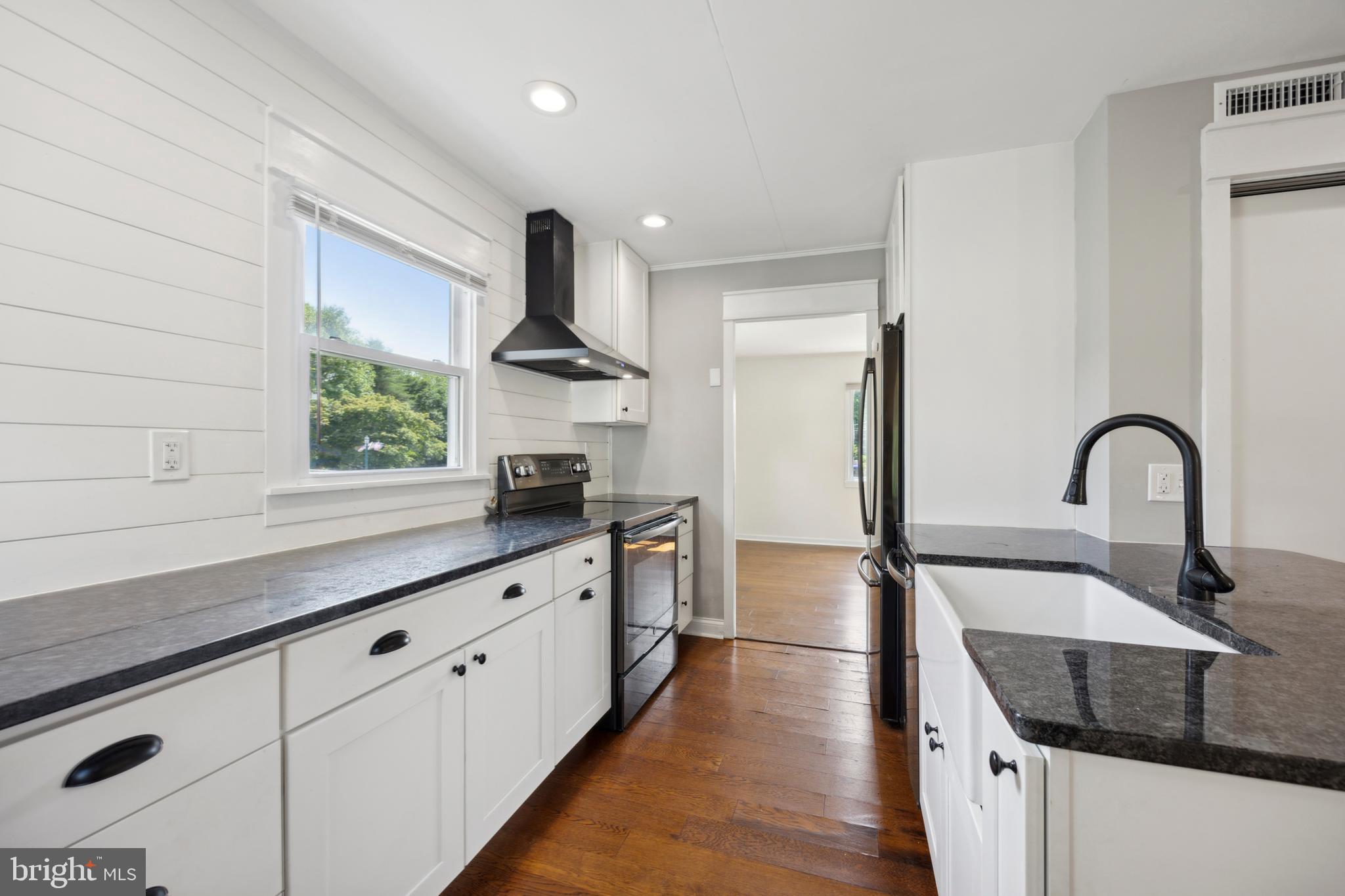113 Manor Road Paoli, PA 19301 - Photo 5 of 25 Kitchen