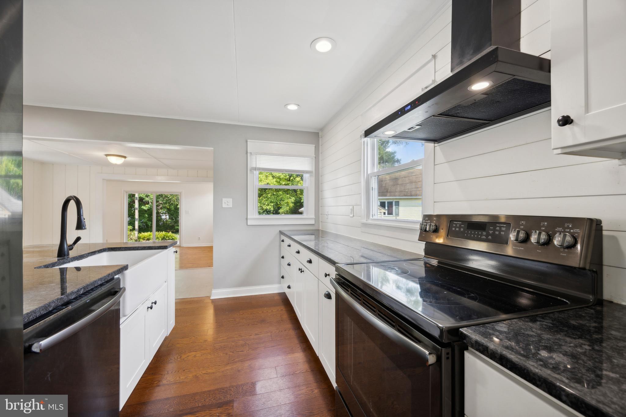 113 Manor Road Paoli, PA 19301 - Photo 6 of 25 Kitchen