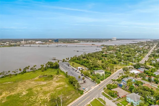 an aerial view of residential building and lake