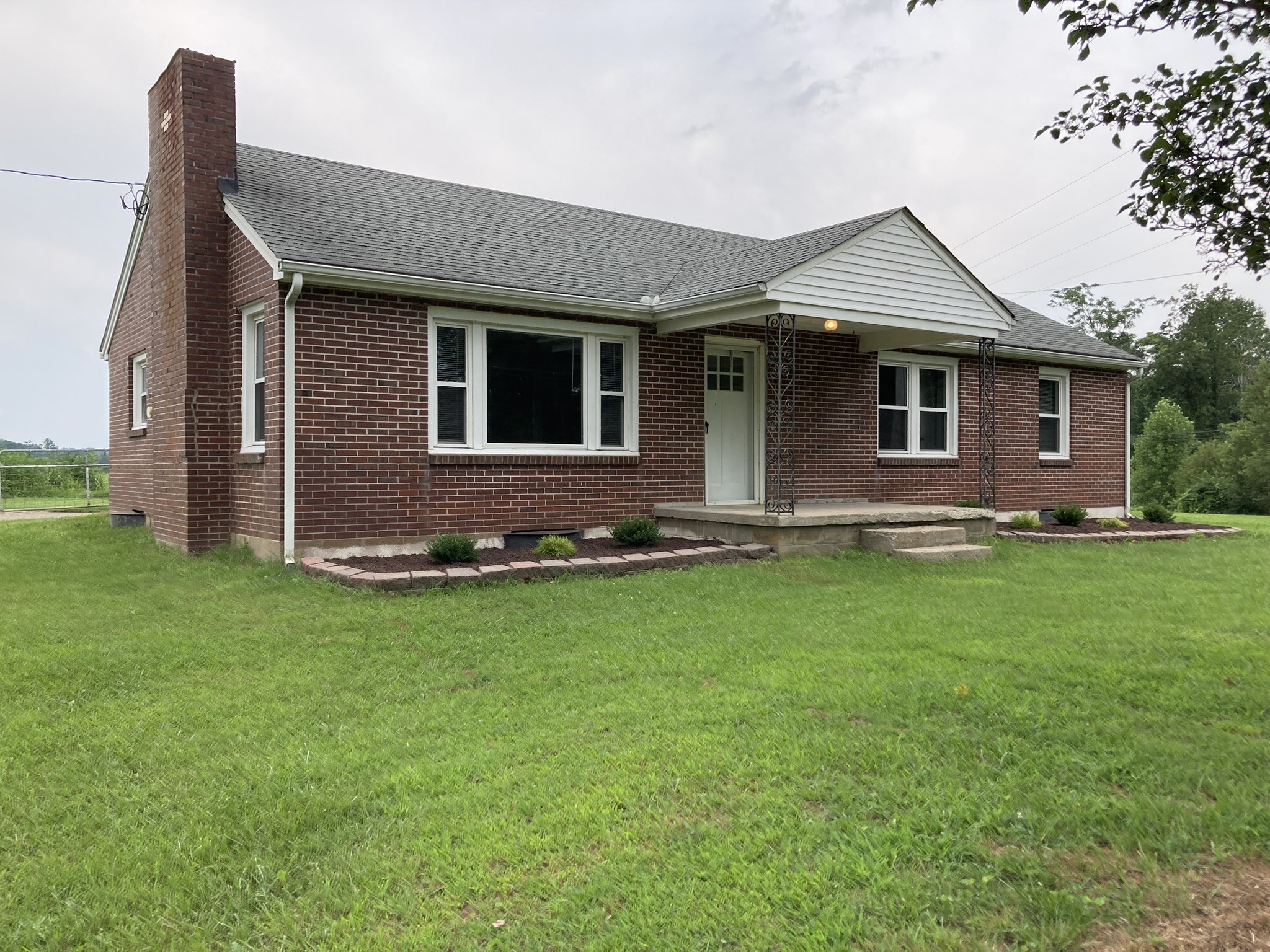 2220 Willette Road Red Boiling Springs, TN 37150 - Photo 2 of 30 a front view of house with yard