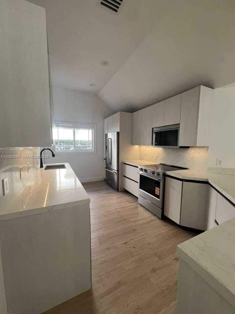 211 Southwest 29th Road Miami, FL 33129 - Photo 4 of 17 Gallery Image 4