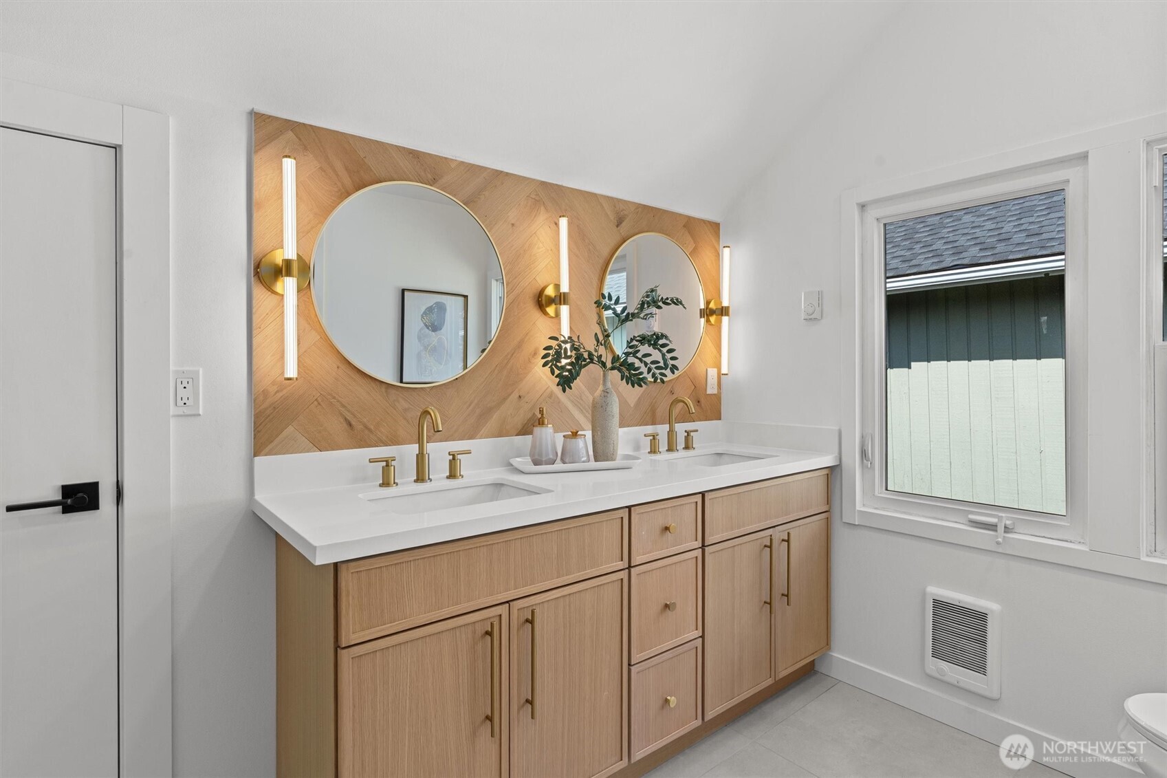 1608 North 38th Street Seattle, WA 98103 - Photo 33 of 39 Gallery Image 33