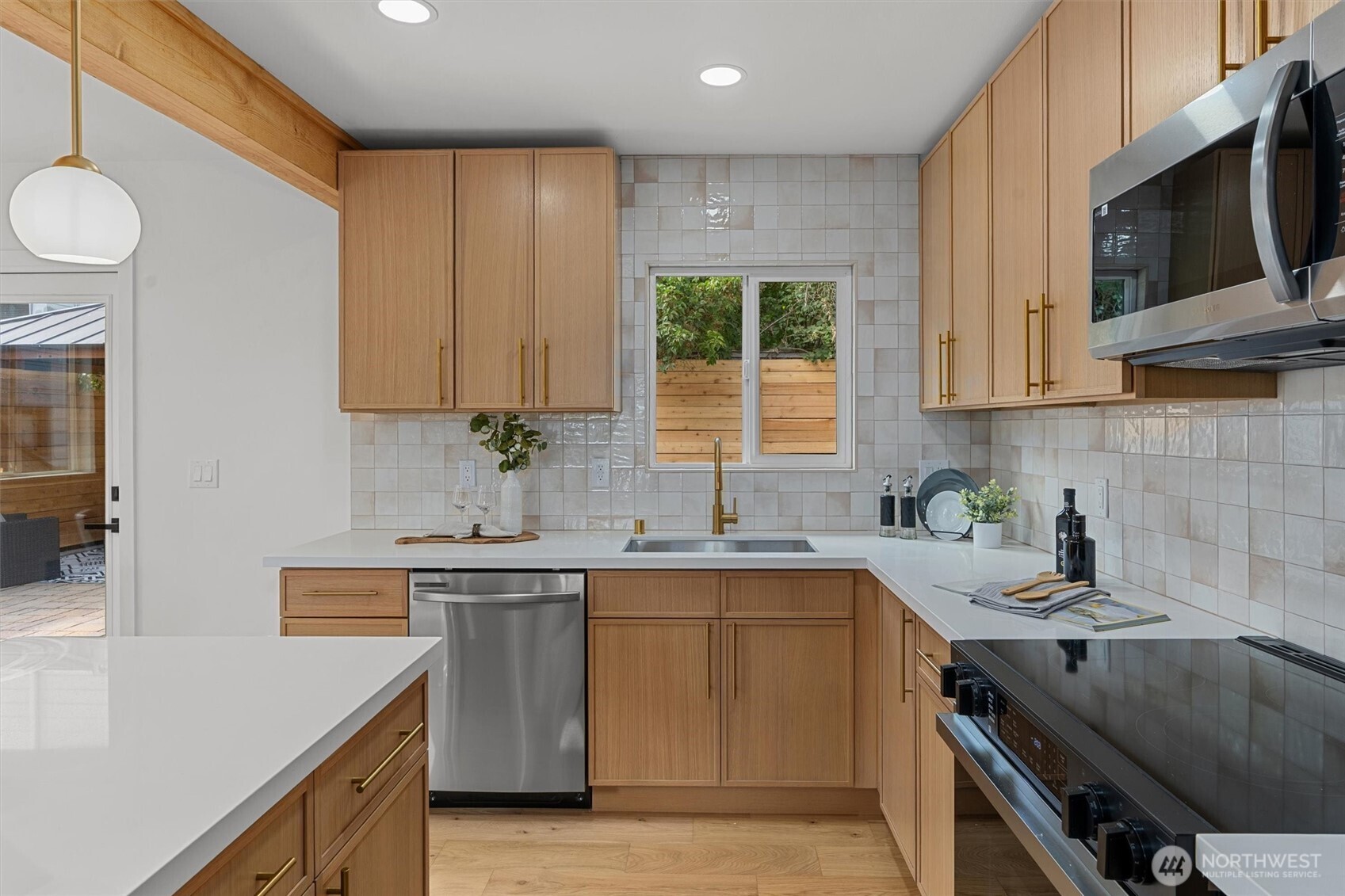 1608 North 38th Street Seattle, WA 98103 - Photo 9 of 39 Gallery Image 9