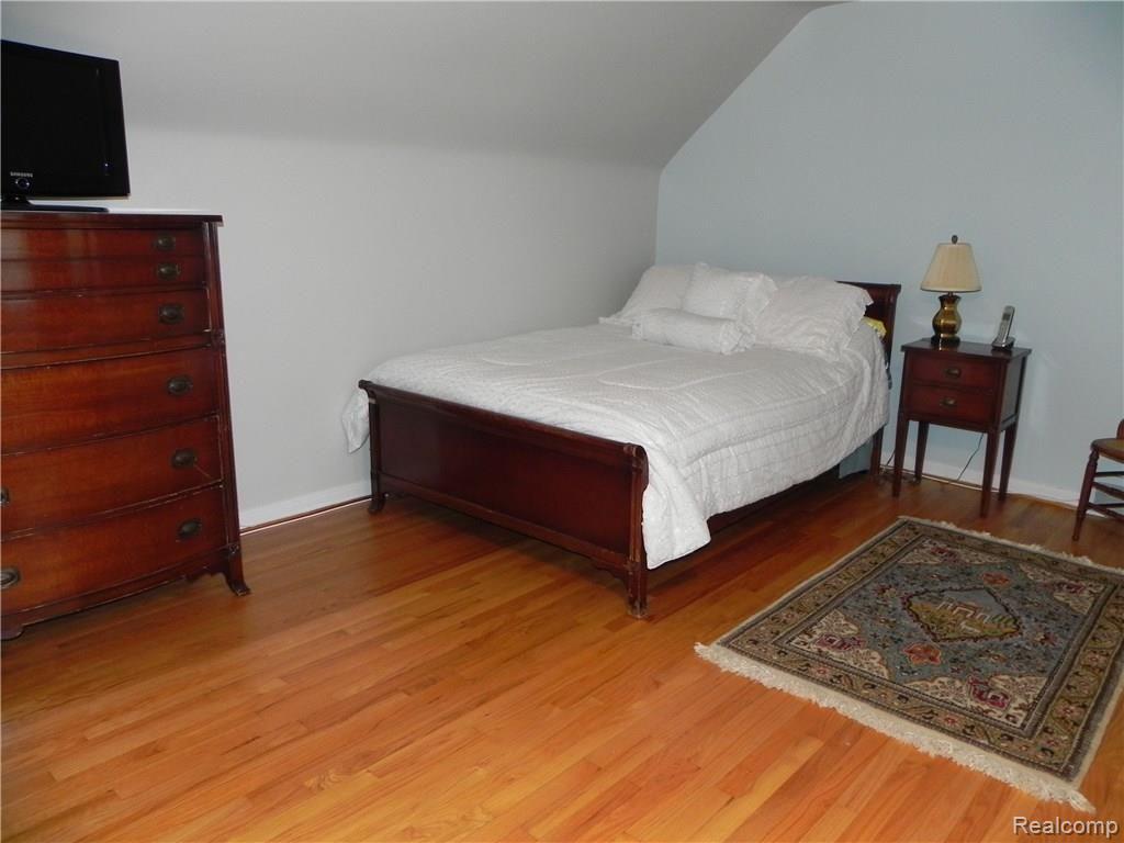 1297 East Maple Road Birmingham, MI 48009 - Photo 22 of 32 UPPER BEDROOM 4 OF 4