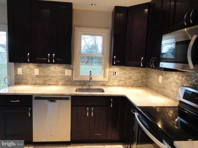10106 Allentown Road Fort Washington, MD 20744 - Photo 3 of 12 Kitchen