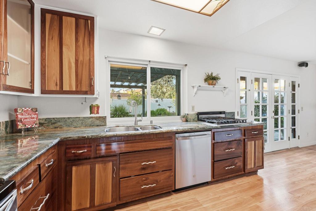 2736 Victoria Avenue Carlsbad, CA 92010 - Photo 12 of 41