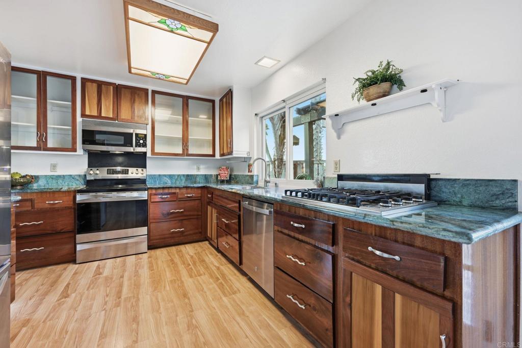 2736 Victoria Avenue Carlsbad, CA 92010 - Photo 15 of 41