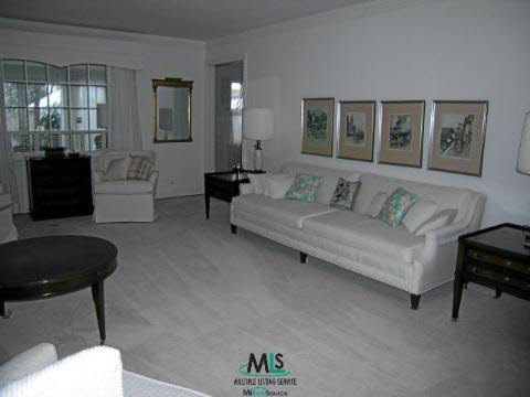 256 Kerby Road Grosse Pointe, MI 48236 - Photo 3 of 7 695035-2.JPG