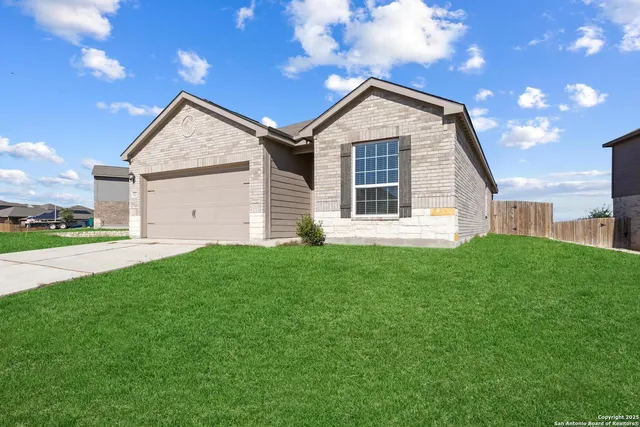 $2,000 | 9215 Nubuck Branch, Converse, TX 78109