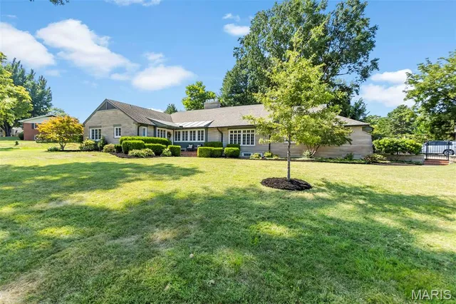 $975,000 | 2416 Terrie Hill Road, Cape Girardeau, MO 63701