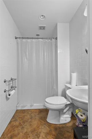 $975,000 | 2416 Terrie Hill Road, Cape Girardeau, MO 63701