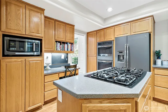 $925,000 | 24516 137th Court Southeast, Kent, WA 98042