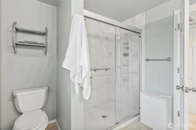 $925,000 | 24516 137th Court Southeast, Kent, WA 98042