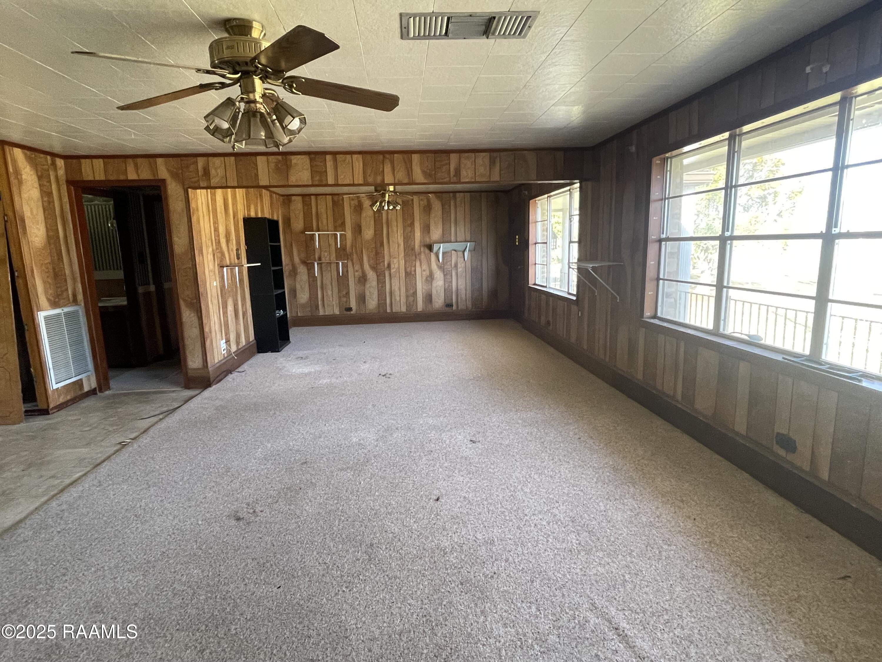 910 South Railroad Street Delcambre, LA 70528 - Photo 3 of 24 IMG_1971