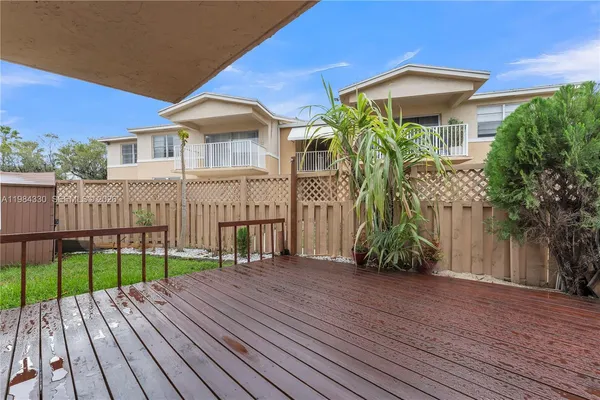$2,300 | 4540 Northwest 79th Avenue, Unit 1A, Doral, FL 33166