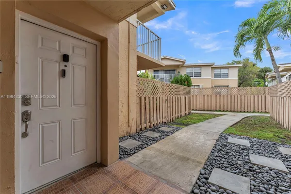 $2,300 | 4540 Northwest 79th Avenue, Unit 1A, Doral, FL 33166