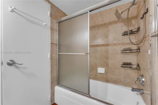 $2,300 | 4540 Northwest 79th Avenue, Unit 1A, Doral, FL 33166