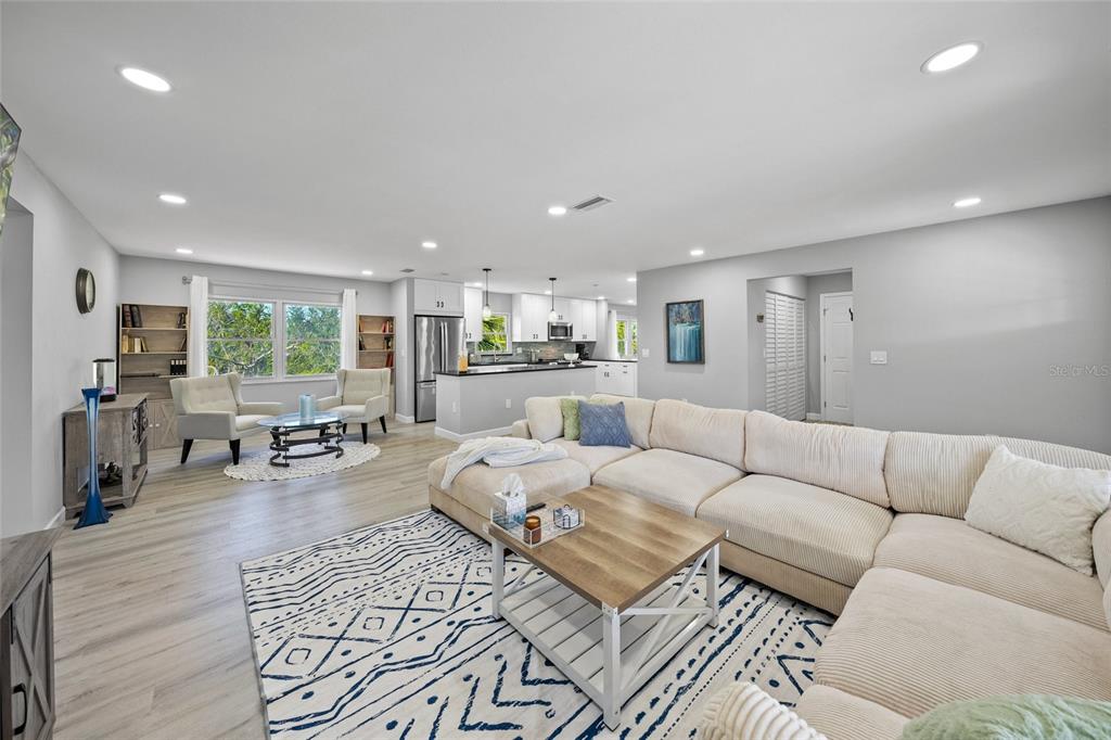 691 Gulf Bay Road Longboat Key, FL 34228 - Photo 5 of 24