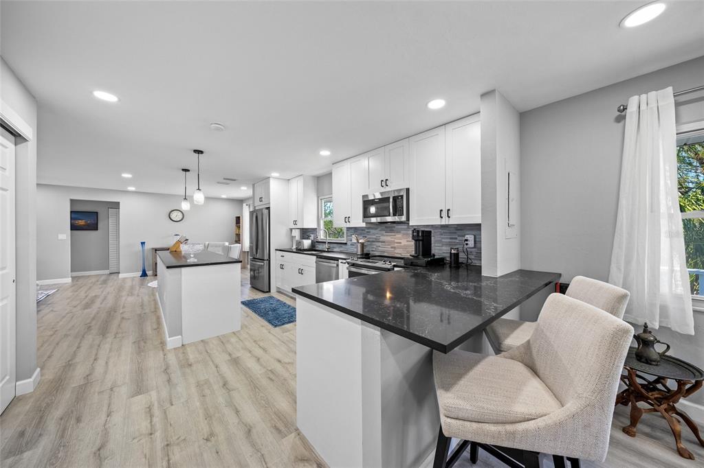 691 Gulf Bay Road Longboat Key, FL 34228 - Photo 10 of 24