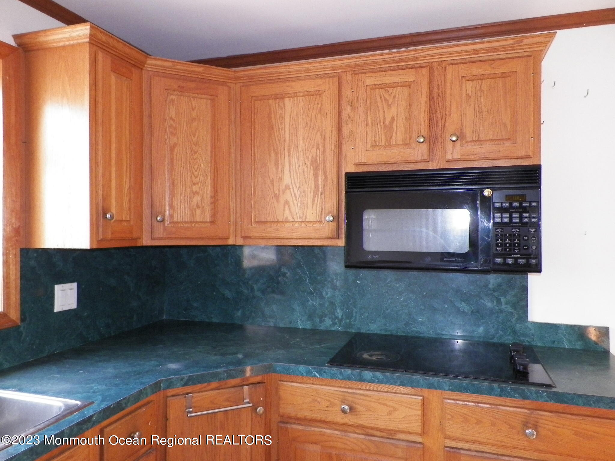 6 Hampton Court Neptune Township, NJ 07753 - Photo 7 of 34 100_5323