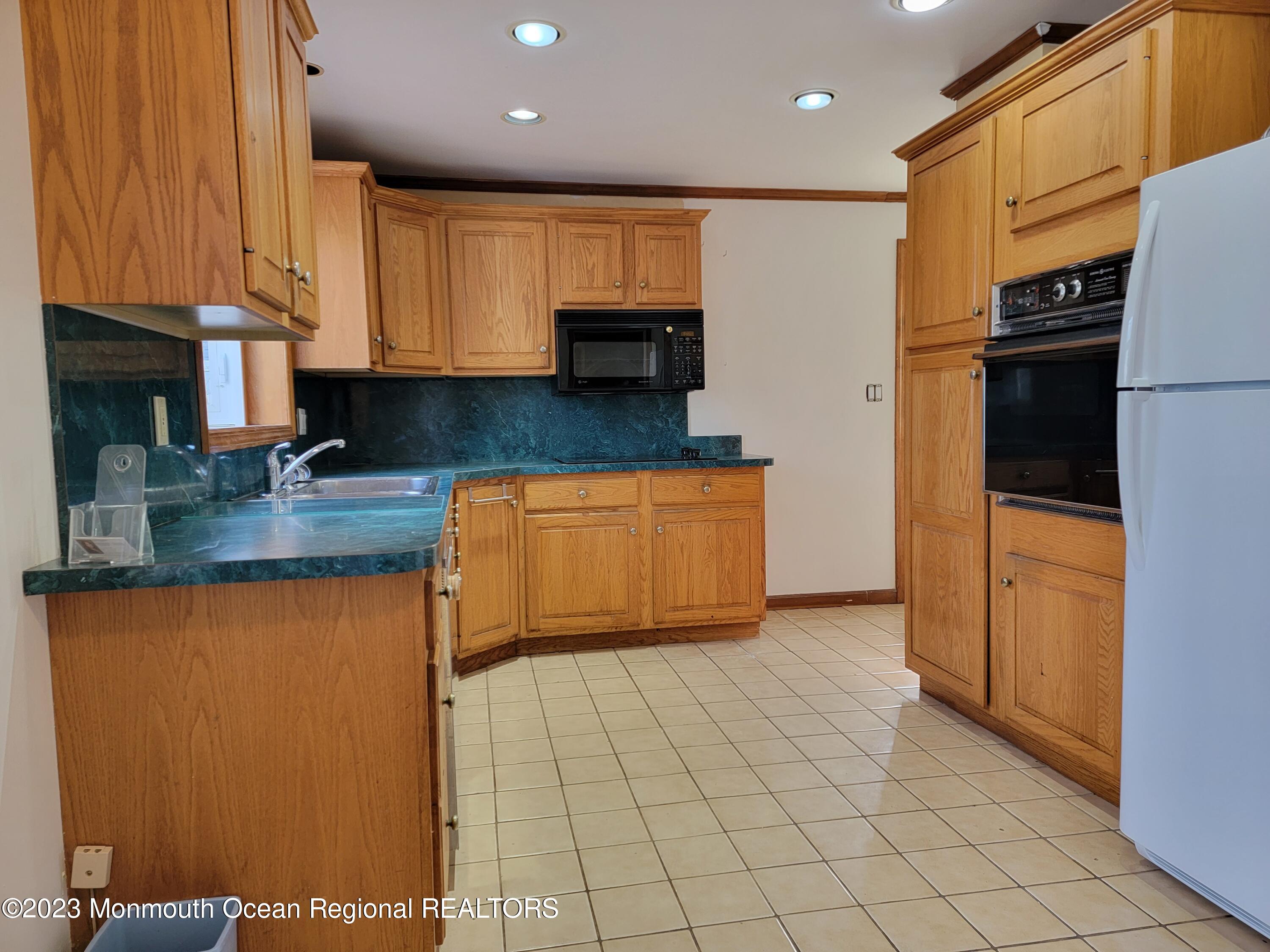 6 Hampton Court Neptune Township, NJ 07753 - Photo 8 of 34 20230205_125753