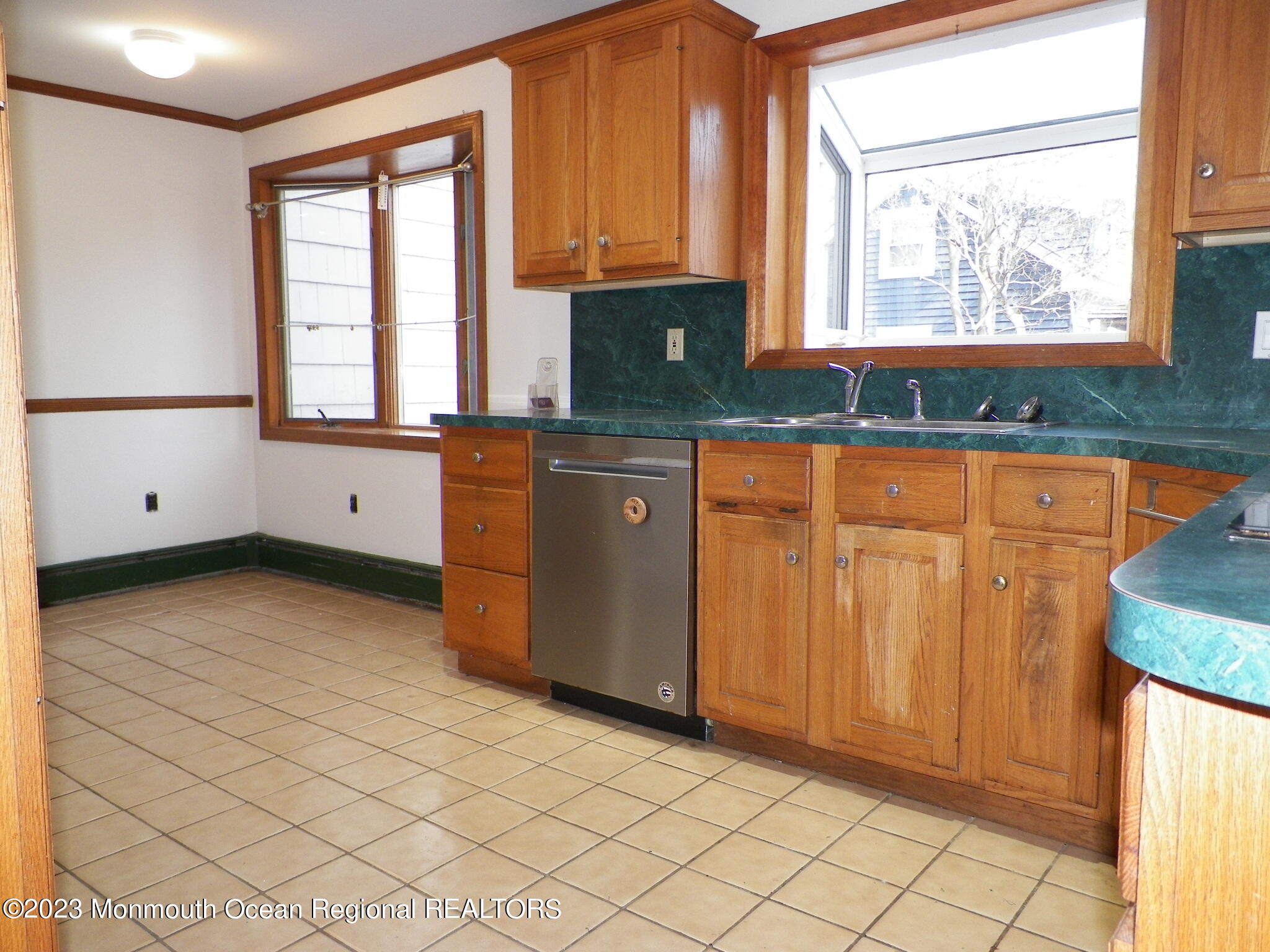 6 Hampton Court Neptune Township, NJ 07753 - Photo 9 of 34 100_5294