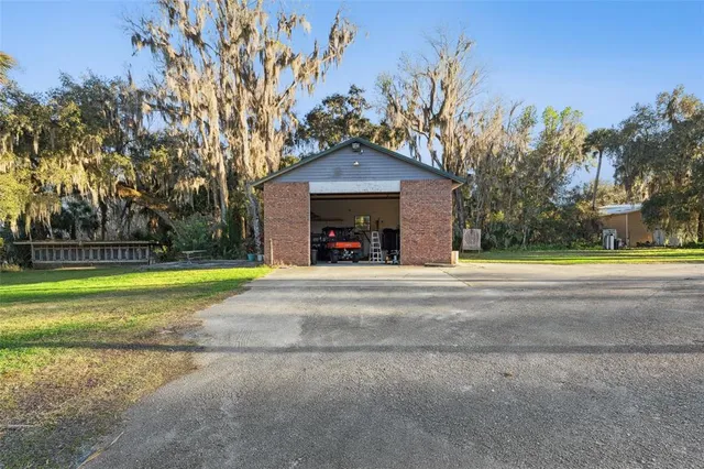 $1,890,000 | 2565 East Osceola Road, Geneva, FL 32732